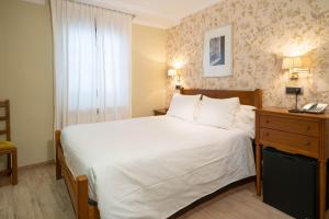 Een bed of bedden in een kamer bij Hotel Arco Navia