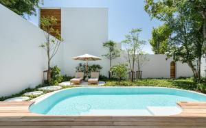 SALA Samui Chaweng Beach Resort内部或周边的泳池