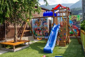 Vaikų žaidimų erdvė apgyvendinimo įstaigoje Alex Resort & Spa Hotel