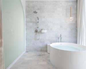 SALA Samui Chaweng Beach Resort的一间浴室