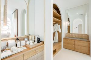 SALA Samui Chaweng Beach Resort客房内的一张或多张床位