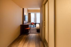 TV a/nebo společenská místnost v ubytování karaksa hotel premier Tokyo Ginza