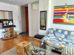 Apartman La Siesta的休息区
