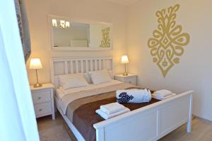 a bedroom with a bed with two night stands and a mirror at Sun&Sport Apartament PARZENICA w super lokalizacji niedaleko wyciagu in Szczyrk