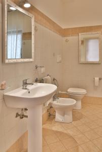 a bathroom with a sink and a toilet at Lago Trasimeno - Orione in Borghetto