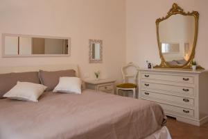 a bedroom with a bed with a mirror and a dresser at Orione in Borghetto