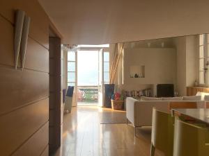 Posedenie v ubytovaní Lake Como Villa Ines Apartment