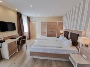 Postel nebo postele na pokoji v ubytování Wald-Hotel