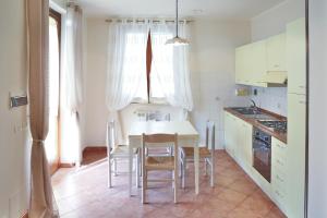 a kitchen with a table and chairs in a room at Venere in Borghetto