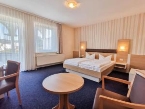Postel nebo postele na pokoji v ubytování Wald-Hotel
