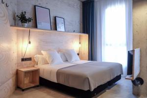 Talo Urban Rooms客房内的一张或多张床位