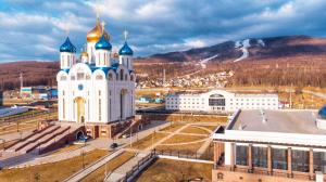 a church with gold domes on top of a building at Отель Юность in Yuzhno-Sakhalinsk