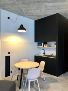 Talo Urban Rooms的厨房或小厨房