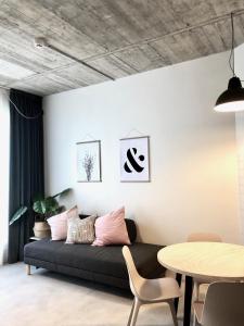 Talo Urban Rooms的休息区