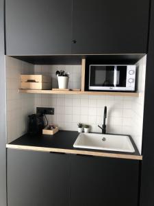 Talo Urban Rooms的厨房或小厨房