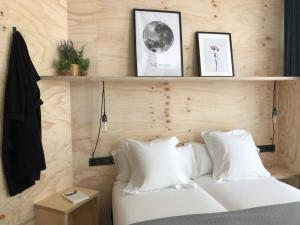 Talo Urban Rooms客房内的一张或多张床位