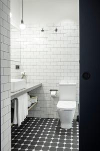 Talo Urban Rooms的一间浴室