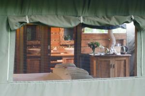Кухня или мини-кухня в Summerfields Rose Retreat and Spa

