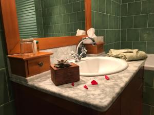 Ein Badezimmer in der Unterkunft Chez Catharina Oldtimer B&B