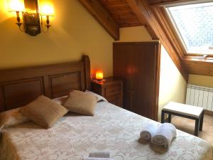 a bedroom with a bed with two towels on it at Casa Valenti exterior in Taüll