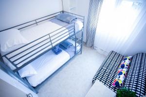 Postel nebo postele na pokoji v ubytování Cozy Suite Kallithea