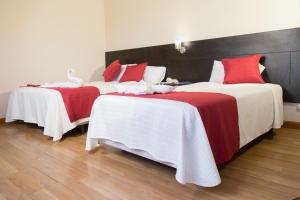 Postel nebo postele na pokoji v ubytování Hotel Versailles
