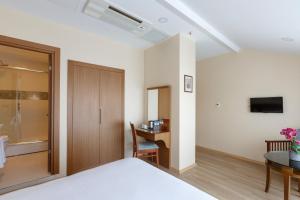 Кровать или кровати в номере Lalahan Hotel