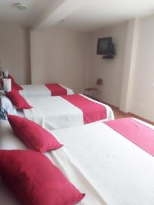 Postel nebo postele na pokoji v ubytování Hotel Versailles