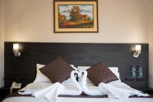 Postel nebo postele na pokoji v ubytování Hotel Versailles