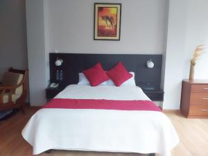 Postel nebo postele na pokoji v ubytování Hotel Versailles