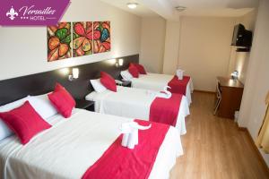 Postel nebo postele na pokoji v ubytování Hotel Versailles