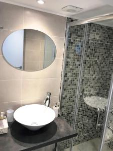 A bathroom at Theseus