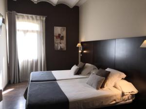 Postel nebo postele na pokoji v ubytování Molí Blanc Hotel