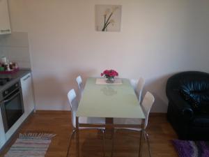 A kitchen or kitchenette at Apartment Josip Split