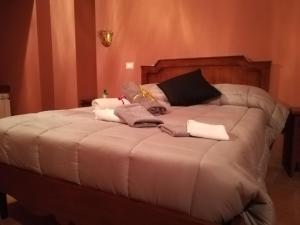 Postel nebo postele na pokoji v ubytování Le Case dell'Arco – Monte San Vito