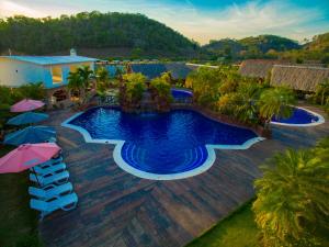 Výhled na bazén z ubytování Hacienda San Vicente nebo okolí