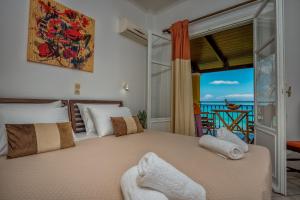 A bed or beds in a room at Zarkadis Beach Apartments