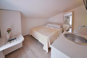 Foto dalla galleria di Apartmani Ljubo Rafailovic 2 a Rafailovici