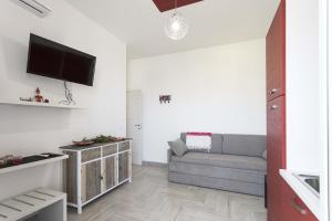 a living room with a couch and a flat screen tv at Viva Vacanze in Porto Cesareo