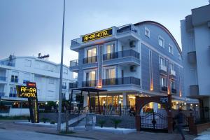 um edifício com uma placa de hotel na lateral em AF-RA Hotel em Antalya
