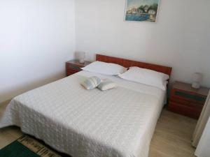 Postel nebo postele na pokoji v ubytování Apartments and Rooms Nikša