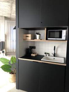 Talo Urban Rooms的厨房或小厨房