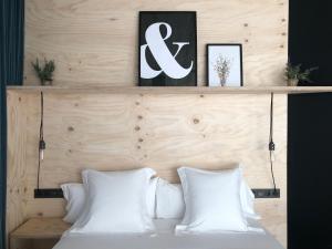 Talo Urban Rooms客房内的一张或多张床位