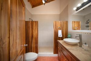 Un baño de Mr. Tucan Hotel