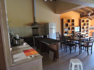 Kuchyň nebo kuchyňský kout v ubytování Hostal CASA DE PIEDRA