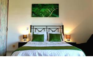 Mansion Alhamar - 2 Bedroom, Frontline Beach, Mountain Views ...