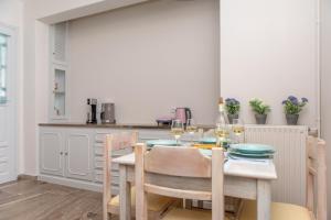 Kuchyňa alebo kuchynka v ubytovaní ALL SEASONS SUITE + 10 fotografií