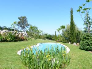 The swimming pool at or close to Hotel Garazar