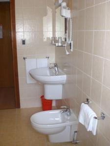 A bathroom at Hotel Villa Ines
