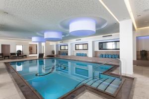 Bazén v ubytování Hotel Bergwelt nebo v jeho okolí